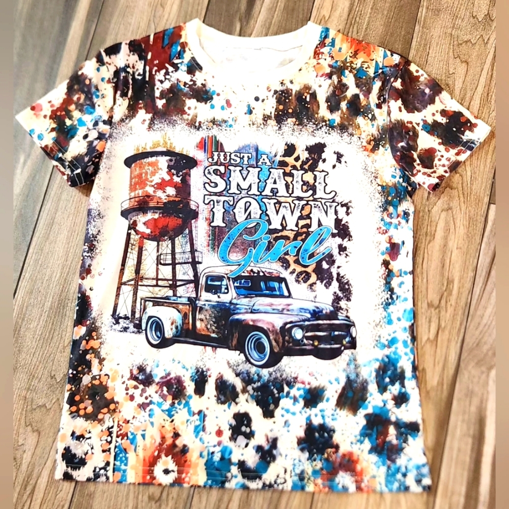 ‼️3 for$12‼️NWOT Small Town Girl Tshirt